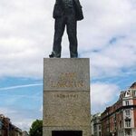 Statue by Oisin Kelly of the Irish Labour leader James “Big Jim” Larkin, located on O’Connell Street in Dublin, Ireland. Photo taken by a wikipedia contributor Maclyn611 and uploaded on 27 July 2004. (CC BY-SA 3.0).