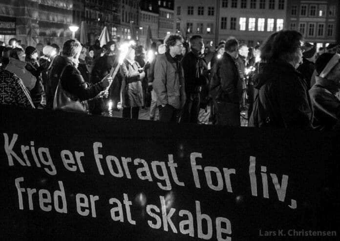 Aldrig mere Krystalnat! Krystalnats demonstration i København 9. november 2013. Foto: Lars Kjølhede Christensen. (CC BY-NC-ND 2.0).