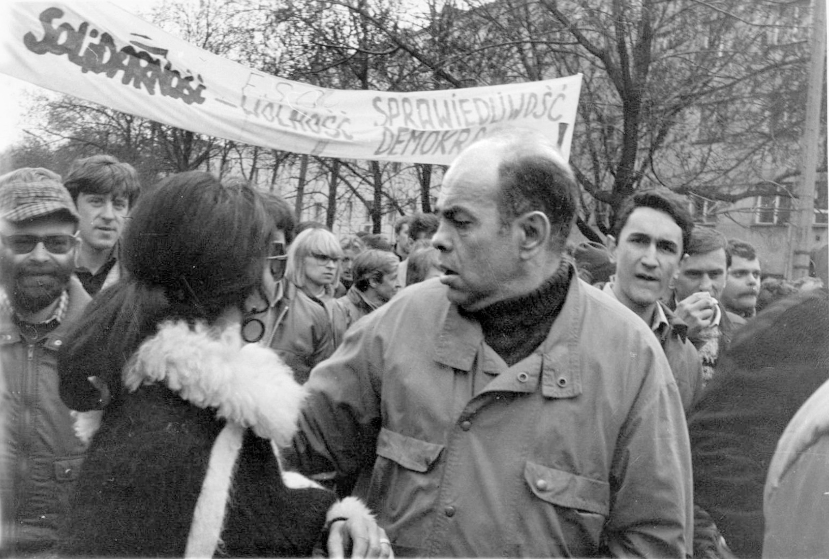 Black - white photograph of the 1989 May 1 demonstration Day with the participation of the opposition and Jacek Kuron, 24 September 2013, Black - white photograph of the 1989 May 1 demonstration Day with the participation of the opposition and Jacek Kuron. Author: Andrzej Iwański (Scanned by Europeana 1989) (CC BY-SA 3.0).