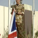 Selvom det på billedet er en britisk soldat der hejser flaget i Afghanistan, hejste de det ned i Nordirland, se nedenfor 31. juli 2007. Public Domain.