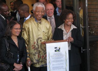 Nelson Mandela in Johannesburg, Gauteng, on 13 May 2008. Author: South Africa The Good News. (CC BY 2.0). Source: Wikimedia Commons.