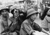 Glæde i Saigon efter sejren, mens det gamle regime og de amerikanske imperialister flygter i panik. Saigons fald 1975. Foto: manhhai, (CC BY 2.0) Kilde: flickr.com. Se 30. april 1975.