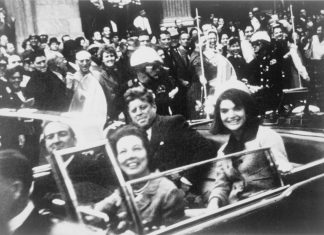 President John F. Kennedy motorcade, Dallas, Texas, Friday, November 22, 1963. Also in the presidential limousine are Jackie Kennedy, Texas Governor John Connally and his wife, Nellie. Photo: Victor Hugo King, who placed the photograph in the public domain (presumably when he gave it to the Library of Congress).