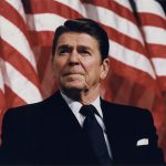 Reagan-perioden begynder med valget af Ronald Reagan til præsident i USA., se 4. november nedenfor.