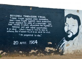 Murial: Rivonia treason trial. Photo taken on November 5, 2016 by Francisco Anzola. (CC BY 2.0). Source: flickr.com. Se 12. juni 1964 nedenfor.