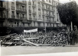 Baricades set up during the Algerian War of Independence. January 1960. Street of Algier. Photo: Michel Marcheux. (CC-BY-SA-2.5).