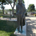Statue of György Lukács in Szent István Park, Budapest District XIII. Made in 1985 by Imre Varga. The nationalist regime of Victor Orban decided in 2017 to take down the statue, after an anti-marxist and anti-semitic campagn, and replace it with a statue of the anti-semite fascist, Hungarian politician and war criminal Bálint Hóman, (1885-1951). Photo: Taken in 2015 by Globetrotter19. (CC BY-SA 3.0).