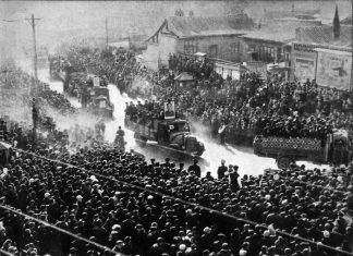 Kina under det Store Spring: Offentlige ansatte sendes på landet for at arbejde 5 juli 1957