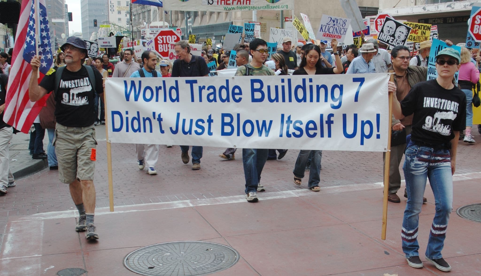 9/11 Truth Movement demonstrator, Los Angeles. Date: 28 October 2007. Source: 9/11 Was an Inside Job. Author: Damon D'Amato from North Hollywood, Calfornia. (CC BY 2.0)