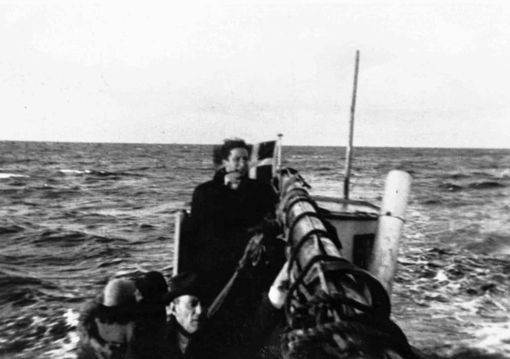 Båd med jøder på vej fra Falster til Ystad i Sverige, mellem september 1943 og oktober 1943. Fotograferet af en af flygtningene. Author: Nationalmuseet. (CC BY-SA 2.0). 