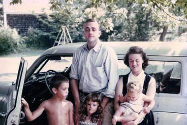 Kurt Vonnegut with his wife Jane and their three children (from left to right): Mark, Edie and Nanny, 1955. Photo: Unknown; copyright held by Edie Vonnegut. (CC BY 4.0).