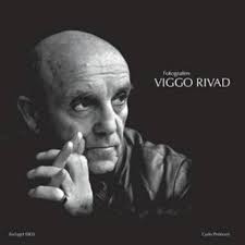 Forsiden af Carlo Pedersens biografi: Fotografen Viggo Rivad (Forlaget BIOS, 2008, 117 sider).