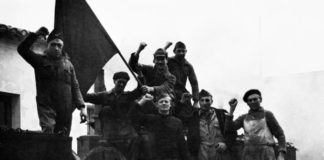 The International Brigade during the Spanish Civil War, December 1936 - January 1937. Members of the International Brigade in the British cookhouse at Albacete raise their fists in the Communist salute. Photo: Vera Elkan. Public Domain.