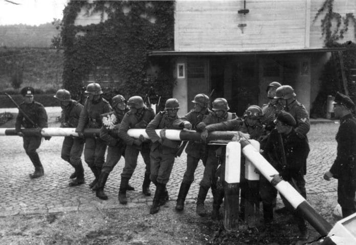 2. WW starts September 1. 1939 with Nazi-Germanys attack on Poland. Free City of Danzig police and custom officials reenact the removal of the Polish border crossing in Sopot on September 1, 1939. Photo: Hans Sönnke. Public Domain.