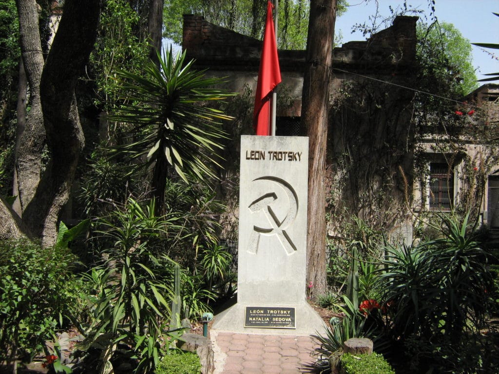 The Grave of Leon Trotsky in Coyoácan, Mexico City. Photo taken 6 March 2008 by Gunther Schenk. (CC BY-SA 3.0).