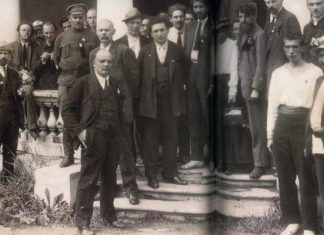 M. N. Roy (center) with Vladimir Lenin and Maxim Gorky and other delegates to the second Congress of the Communist International (1920).