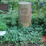 Grave of socialdemocratic theorist Eduard Bernstein (de:SPD) at graveyard de:Friedhof Schöneberg I, Berlin, Germany, with new gravestone. Photo: taken 28. August 2010 by Informant3000. (CC BY-SA 3.0).