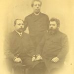 Portræt af Socialdemokratiets ledere i midten af 1880erne C.C. Andersen, Chr. Hørdum og P. Holm: “genrejsningens mænd”. Foto: ukendt. Public Domain.