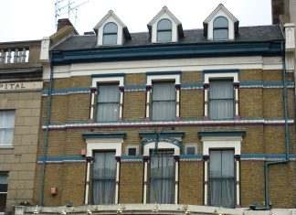 Formerly called the Pindar of Wakefield was a pub, that Lenin frequented in 1905. Later it's renamed The Water Rats, and Bob Dylan played his first gig here in England i 1962. (CC BY-ND 3.0).