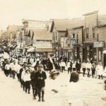 Children’s Parade, Calumet Copper Miners Strike. The strike was called on July 23, 1913, and lasted until April, 1914. Photo: RPPC(Real photo postcard) by Calumet New Studio, Calumet, Michigan. (CC BY-SA 2.0).