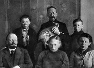 Lenin and his family (V.I. Lenin, N.K. Krupskaya, A.I. Elizarova, M.I. Ulyanova, D.I. Ulyanov and G.Ya.Lozgachev) in the Kremlin’s apartment of V.I. Lenin . Moscow, autumn of 1920. The history of photo restoration in the 1930s N.P. Tikhonov, see here: https://dlib.rsl.ru/viewer/01005464067?page=221 . Photo: I. Leshchenko. Public Domain. See below 22. april 1870.