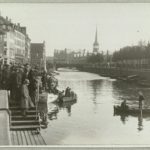 Axel Larsen taler fra en båd i Holmens Kanal 1931. Foto: Ukendt/Det Kgl. Biblioteks billedsamling.