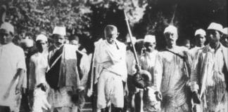 Gandhi during the Salt March, March 1930. Photo: Unknown/Scanning: Yann. Public Domain.