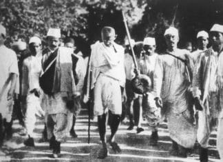 Gandhi during the Salt March, March 1930. Photo: Unknown/Scanning: Yann. Public Domain.