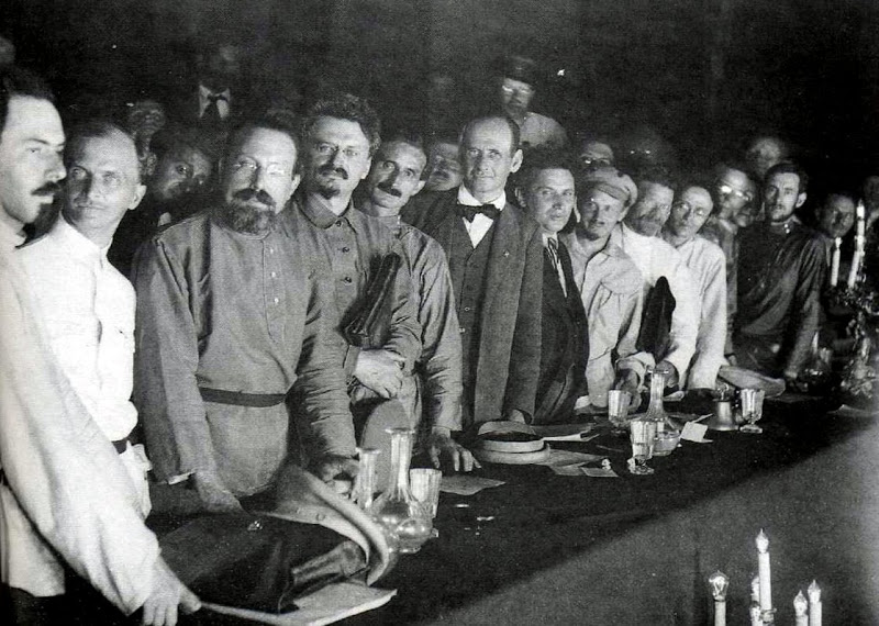 Delegates of the Second Congress of the Communist International. Leon Trotsky is the fourth from the left, before him is Giacinto Serrati (Italy), behind him are Alfred Rosmer (France), Paul Levi (Germany), Grigory Zinoviev, Nikolai Bukharin, Mikhail Kalinin. Moscow, 1920. Photo: Unknown. Public Domain.