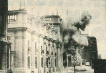 Coup of September 11, 1973. Bombing of La Moneda (presidential palace). Author: Biblioteca del Congreso Nacional de Chile. (CC BY 3.0 CL). Source: Wikimedia Commons