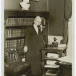Minister Nina Bang i sit Arbejdsværelse. Ca. 1925? (CC BY-NC-ND 4.0).
