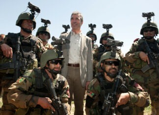 NATO Secretary General Anders Fogh Rasmussen, poses with a Afghan special forces at Camp Morehead, Afghanistan, April 12. 2012. Photo: Taken by ResoluteSupportMedia / Maitre Christian Valverde, French Navy, ISAF Public Affairs Office. (CC BY 2.0).