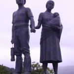 Commemorative statue to the Miners family in the Rhondda Valley from 1993, Sculptor: Robert Thomas. Photo: Taken 14 July 2008 by FruitMonkey. (CC BY-SA 3.0)