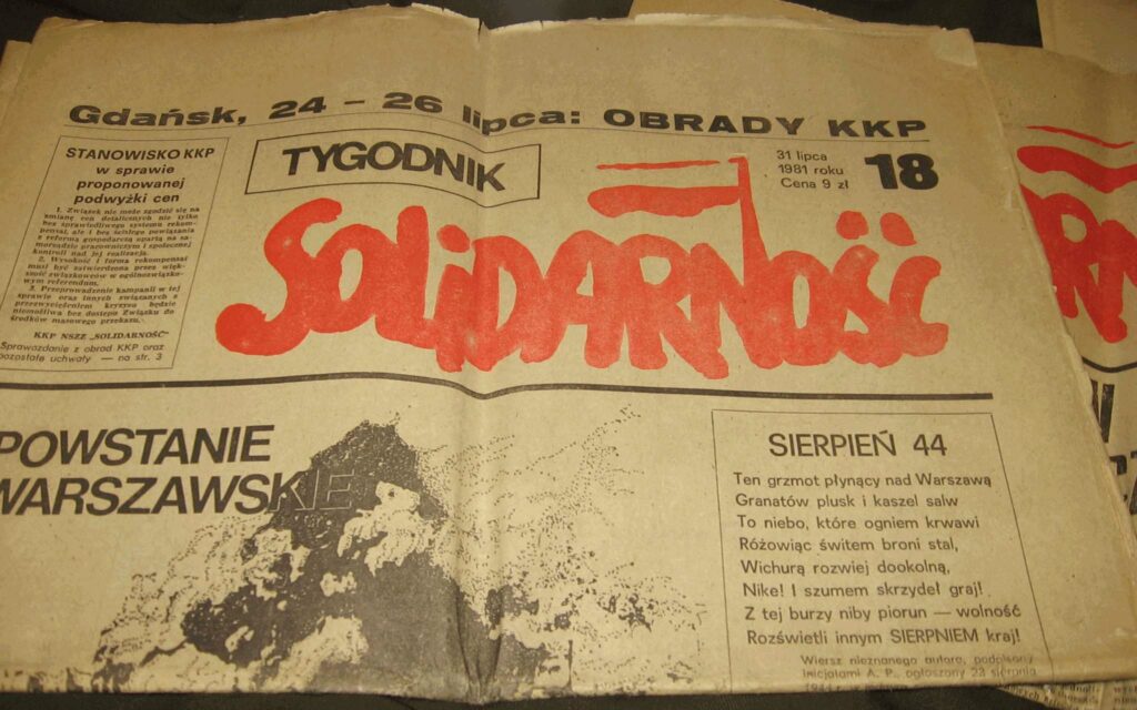 Tygodnik Solidarność ("Solidarity Weekly") – first legal weekly of "Solidarność" before martial state in Poland. No. 18, July 1981. Photo: Made on the 25-anniversary of "Solidarność" exhibition in Wrocław by Julo. Public Domain.