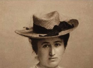 Rosa Luxemburg (1871–1919) was a Polish-born German Marxist political theorist, socialist philosopher, and revolutionary. Photo: Unknown photographer around 1895-1900. Public Domain.