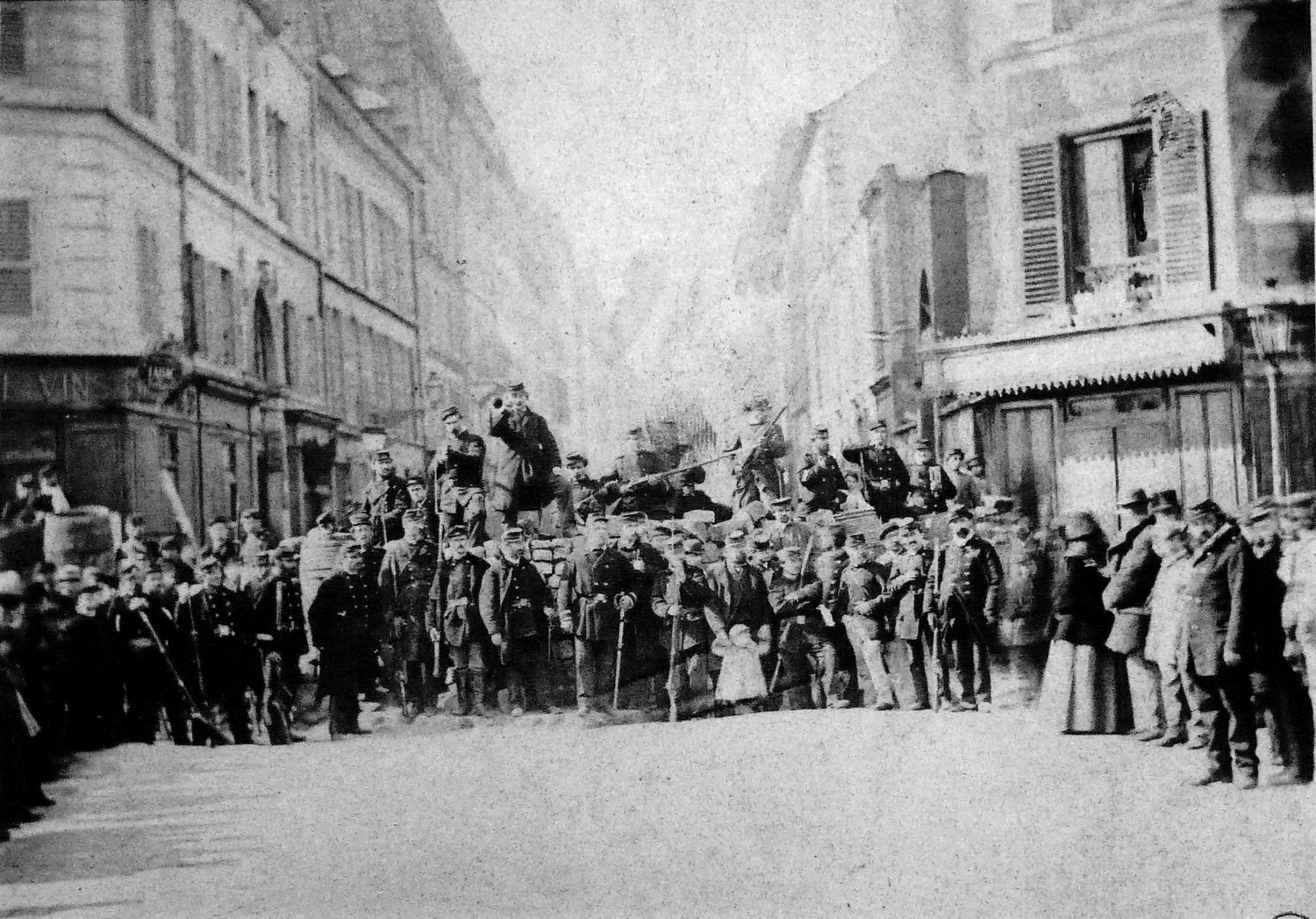 Barricade rue Saint-Sébastien at the crossroads with boulevard Richard-Lenoir. Photo: Unknown. Collection: Historical library of the City of Paris. Public Domain.
