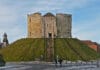 Clifford's Tower, York, where Robert Aske (c. 1500–1537), the leader of the rebellion "the Pilgrimage of Grace", was executed. Photo: Taken 11 December 2010 by Tim Green from Bradford. (CC BY 2.0).