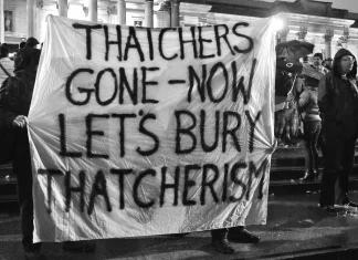 Thatchers Gone... - Thatcher Death Celebrations - Trafalgar Square. Photo: Taken on April 13, 2013 by EYE DJ. (CC BY-NC-ND 2.0).