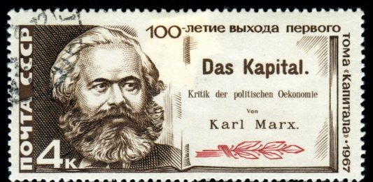 Sovjetisk frimærke med billede af Karl Marx og 1. udgaven af Das Kapital.