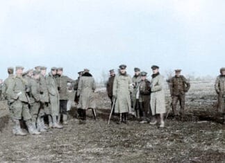 British troops from the Northumberland Hussars, 7th Division, Bridoux-Rouge Banc Sector and German soldiers and medical personnelmeeting in No-Mans's Land during the Christmas truce, 25th December 1914. Colorized photo: Cassowary Colorizations. (CC BY 2.0)