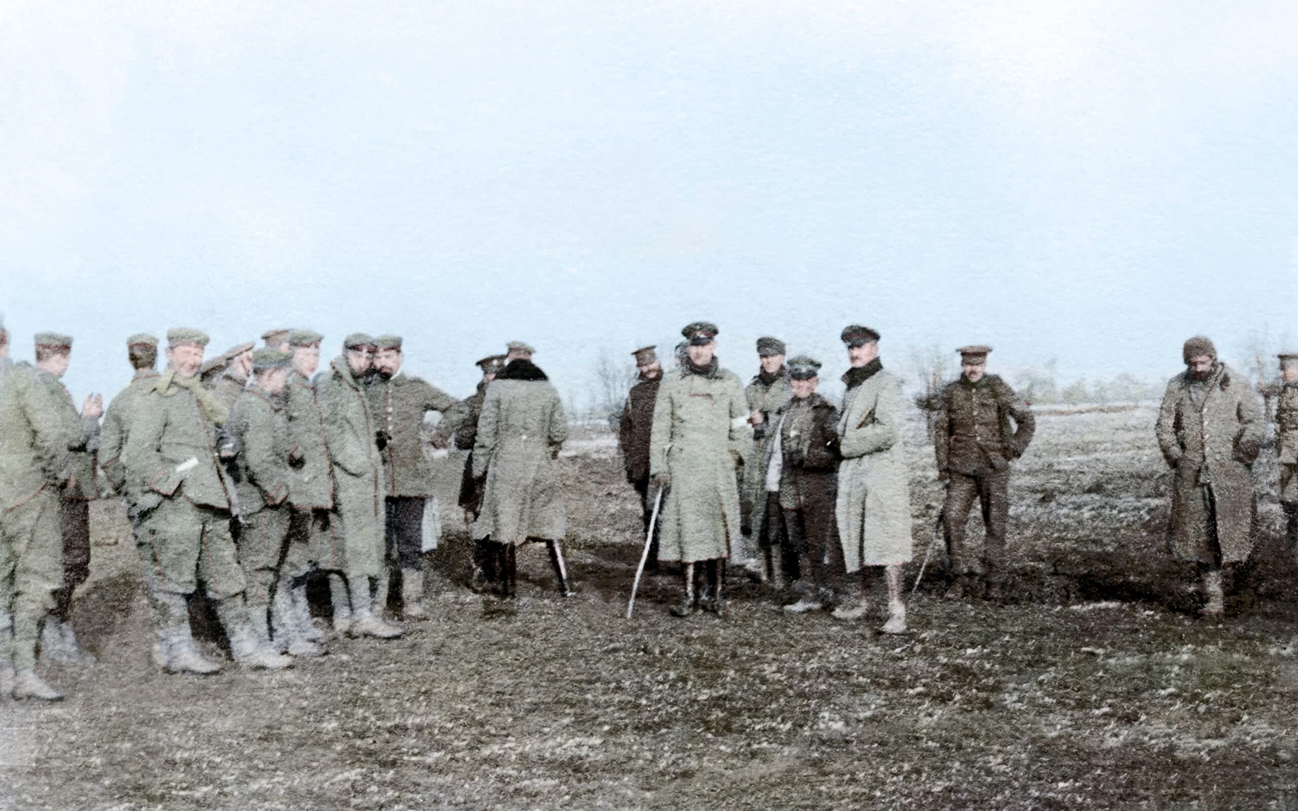 British troops from the Northumberland Hussars, 7th Division, Bridoux-Rouge Banc Sector and German soldiers and medical personnelmeeting in No-Mans's Land during the Christmas truce, 25th December 1914. Colorized photo: Cassowary Colorizations. (CC BY 2.0)