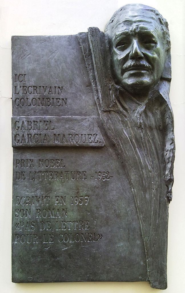 Gabriel García Márquez plaque – Rue Cujas, Paris 5. Foto: Taken 18 February 2010 by Patrik Tschudin. (CC BY 2.0).