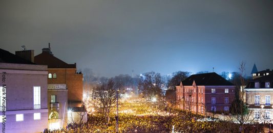 Den "nationale samlings" mindehøjtidelighed 16. februar 2015 ved Gunnar Nu Hansens Plads/Krudttønden (foto: Mark Knudsen/Monsun)