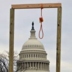 A gallows hangs near the United States Capitol during the 2021 storming of the United States Capitol, 6 January 2021. Photo: Tyler Merbler from USA. (CC BY 2.0).