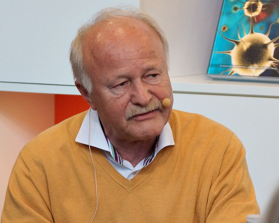 Hans-Jørgen Schanz - dansk idehistoriker, filosof, dr.phil og professor under Bogforum November 2014 i København. Foto: Mogens Engelund. (CC BY-SA 3.0).